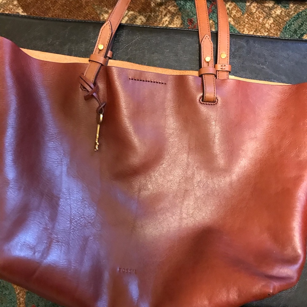Fossil tote